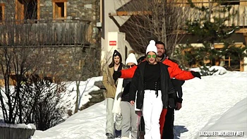 Julia fulfills her fantasy thanks to Cataleya! - Jacquie et Michel TV videos