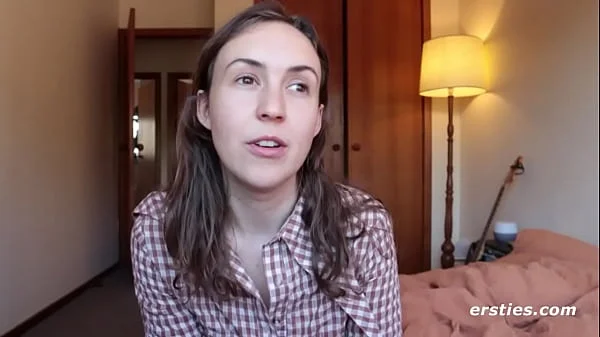 Olive Shows Us Her Hairy Bush videos