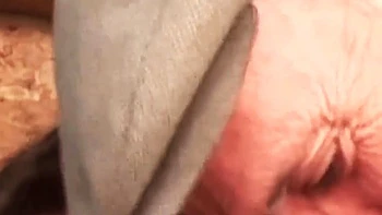 il autorise un vieux a tirer sa femme en trio videos