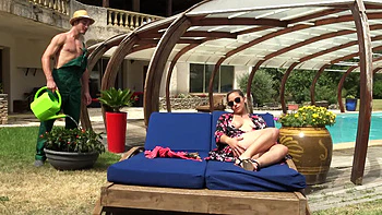 Victoria, the beauty and the gardener ... - Jacquie et Michel TV videos