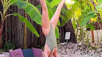 Beautiful Teen 18+ Strips Naked And Fucks Herself Outdoors videos