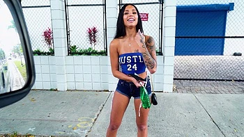 Colombian Baddie Fucks For Cash videos