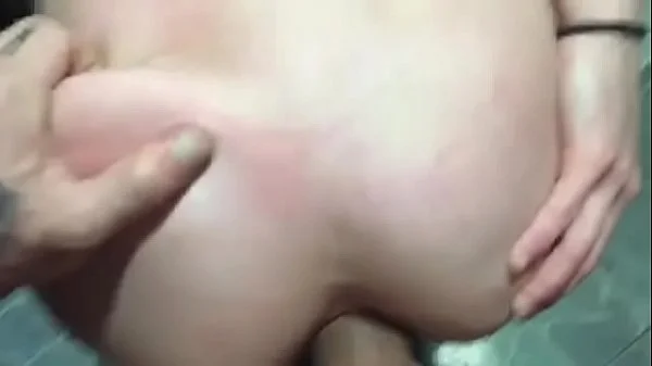 Je me fais prendre mon petit cul dans la salle de bain ! videos