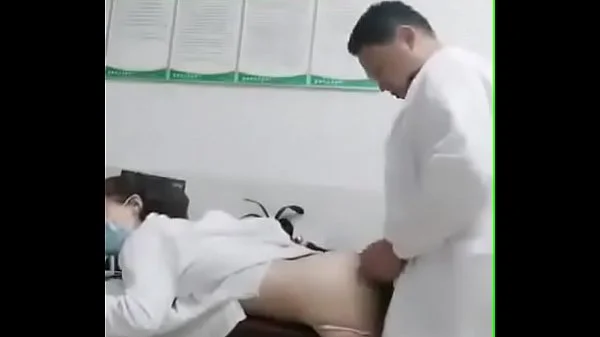 情欲急诊室 小护士被医生的大鸡巴磨蹭到逼逼超痒~医生快~病人还在外面等啊！ videos