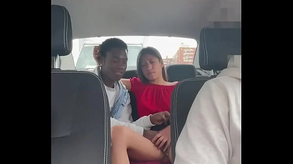 Camara oculta graba a una pareja de jovenes follando en un taxi videos
