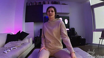 Brunette Josie fingers her pussy and natural tits videos
