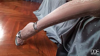 Lovely babe with divine legs & feet videos