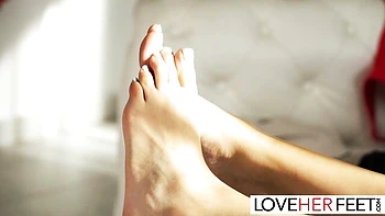 Love Her Feet featuring Luna Bunny and Peachlollypop's foot fetish movie videos