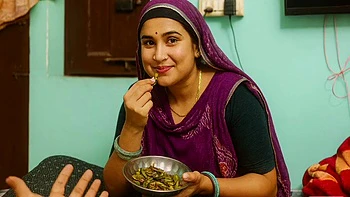 Pakistani Milky Aunty With Her Kiss Romantic On Bed By -snapchat143 videos