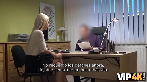 VIP4K. La falta de dinero motiva a la MILF a venderle el coño al empleado del banco videos