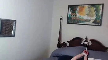 Squirt on bed: Amateur, Fansly  Cam Porn videos