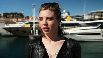 May, 34, her dreams seem very real... - Jacquie et Michel TV videos