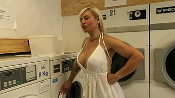 Eva gets lost in sensuality with Lyia... - Jacquie et Michel TV videos