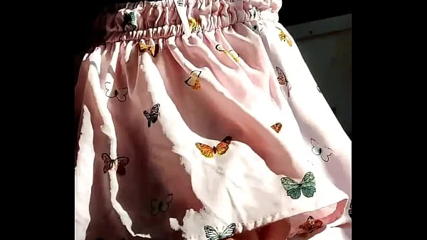 Espiando por debajo del vestido de mi hermanastra se da cuenta que la grabó y me da su culo (VIDEO COMPLETO ) videos