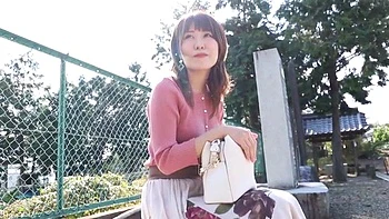 美人妻がパンティ越しのオマンコ愛撫とクンニで快楽にとろける videos
