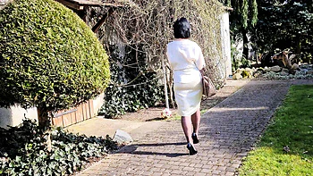 Amateur MILF Wanilianna Teasing in Garden with Sex Toy and Stockings videos