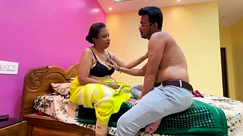 Desi Aunty Big Banana Blowjob - Homemade Indian MILF Fucking & Titty Sucking videos
