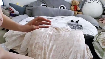 Amateur preggo hoe toys her pussy close up in fetish solo videos