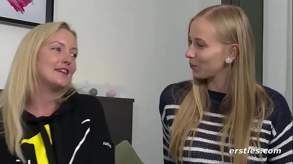 Heiße deutsche Blondine dominiert ihre geile Freundin videos