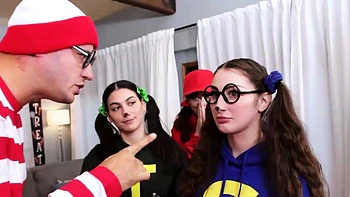 Besties spreading wide for candies in foursome videos