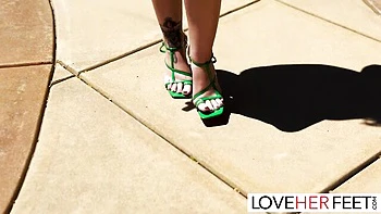 Come-hither Luna's sexy feet video videos