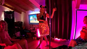 Two lesbian strippers have fun on the floor, showing their nice ass videos