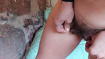 Naked amateur webcam girl fingering her pussy live on camera videos