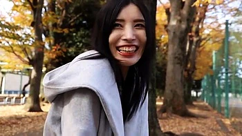 色気漂う美人妻がキスから積極的に男の乳首舐めやフェラをする淫乱痴女前戯 videos