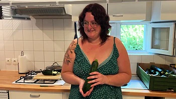 Explosive reunion with Laeticia, 23 years old! - Jacquie et Michel TV videos