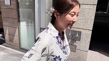 浴衣がはだけた艶やかセクシー下着のスレンダー美女が手マンでウットリ videos