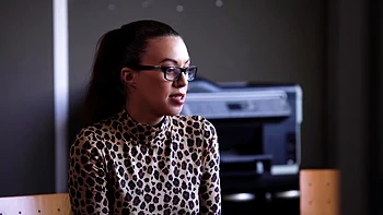 Julia, milf francesa, adora mostrar sus grandes tetas videos