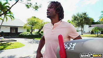 Baiser la grosse aide de Père Noël en gorge profonde videos