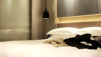 Adolescente asiática leva boquete e fica fodida com dedos videos