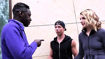 Горячая жена Элиссен трахается в зад большим черным членом videos