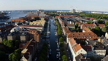 Волосатая MILF ебется с наслаждением videos