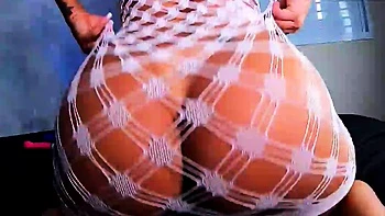 Uma cena intensa de sexo assfuck com uma morena de bunda videos