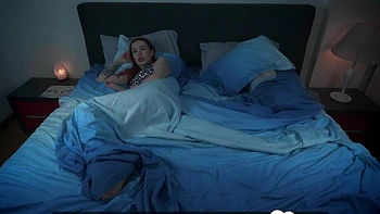 Sharing a bed with girlfriend ends with sex videos