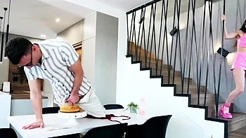 Mature brune se fait creampie dans un trio hardcore videos