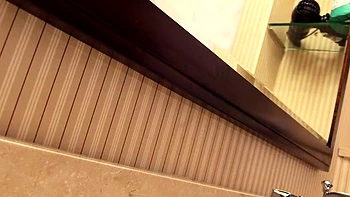 Милая блондинка-любительница делает хардкор минет и дрочку POV videos