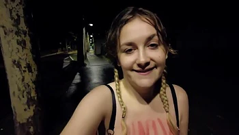 Cest La Nuit Mais Louise Ne Pense Qua Se Masturber Nimporte Ou videos