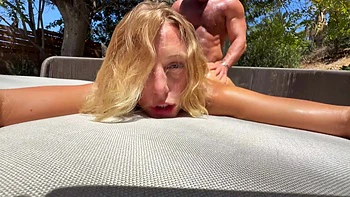 Pipe en POV avec jolie blonde teen et jouets videos