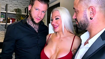 Jessica behandelt Probleme mit heißem Milf-Fick videos