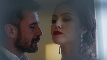 Manuel Ferrara and Freya Parker make sweet love on the bed in hd quality videos