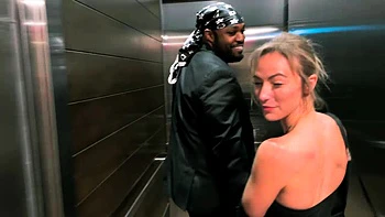 Брюнетка MILF с большим задом и BBC трахает videos