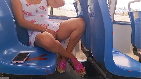 reto quitarse las bragas en el autobus videos