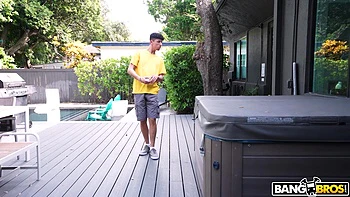 Chloe avale une grosse creampie videos