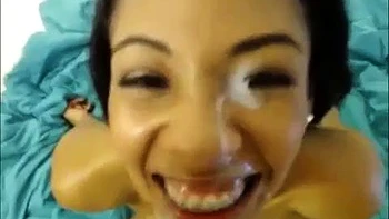 Amateur Milf wird Doggy, Reiterin und Missionars gefickt videos