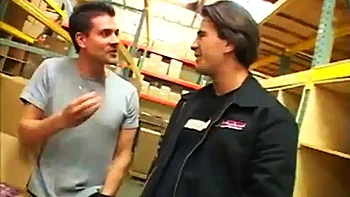 Milf asiática fodida de quatro, cowgirl e boquete em ménage videos