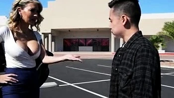 Je baise la maman blonde sexy de mon pote videos