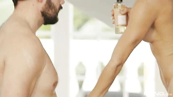 Красивая брюнетка Джулия Рока жестко в позе догги и лижет киску videos